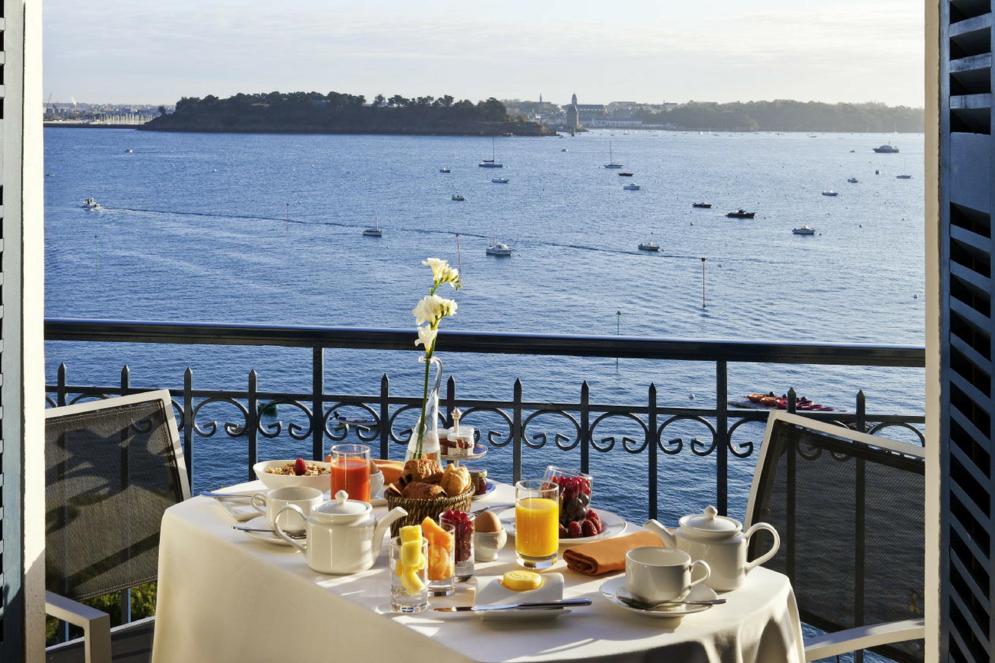 Hotel Barriere Le Grand Hotel Dinard Restaurant photo