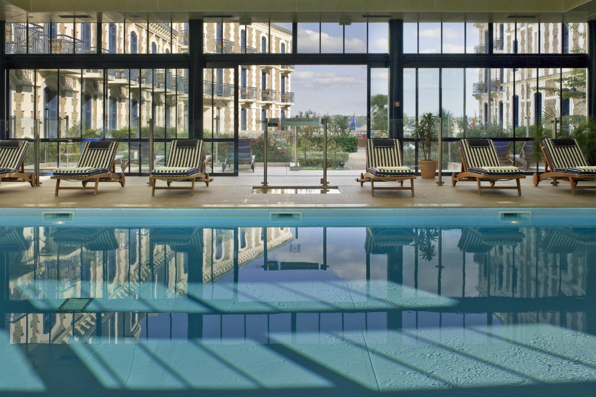 Hotel Barriere Le Grand Hotel Dinard Exterior photo