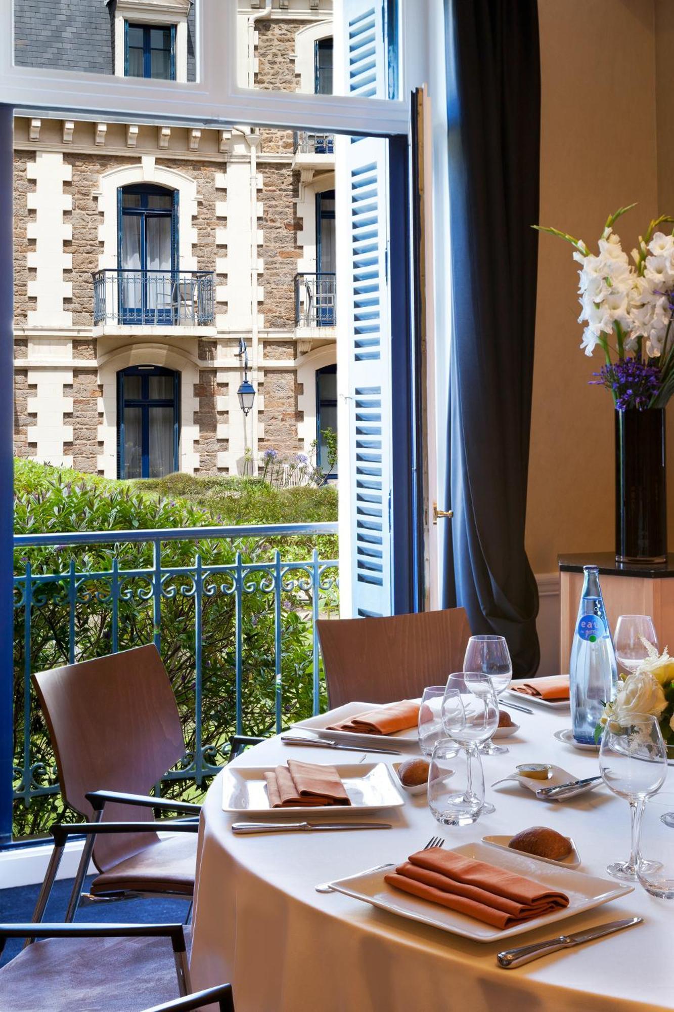 Hotel Barriere Le Grand Hotel Dinard Exterior photo