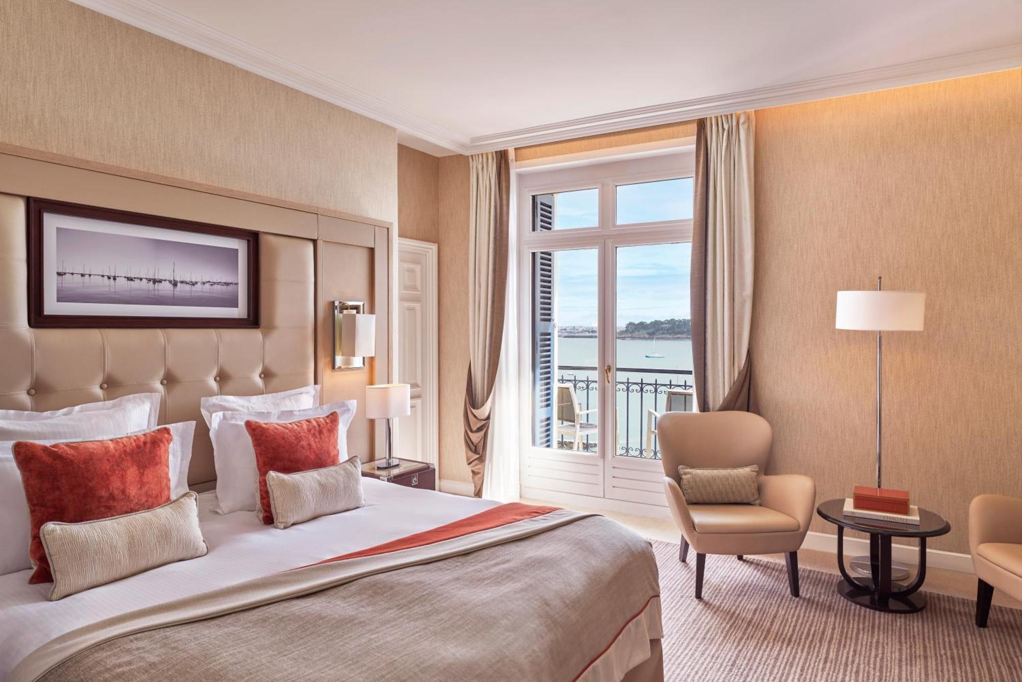 Hotel Barriere Le Grand Hotel Dinard Exterior photo