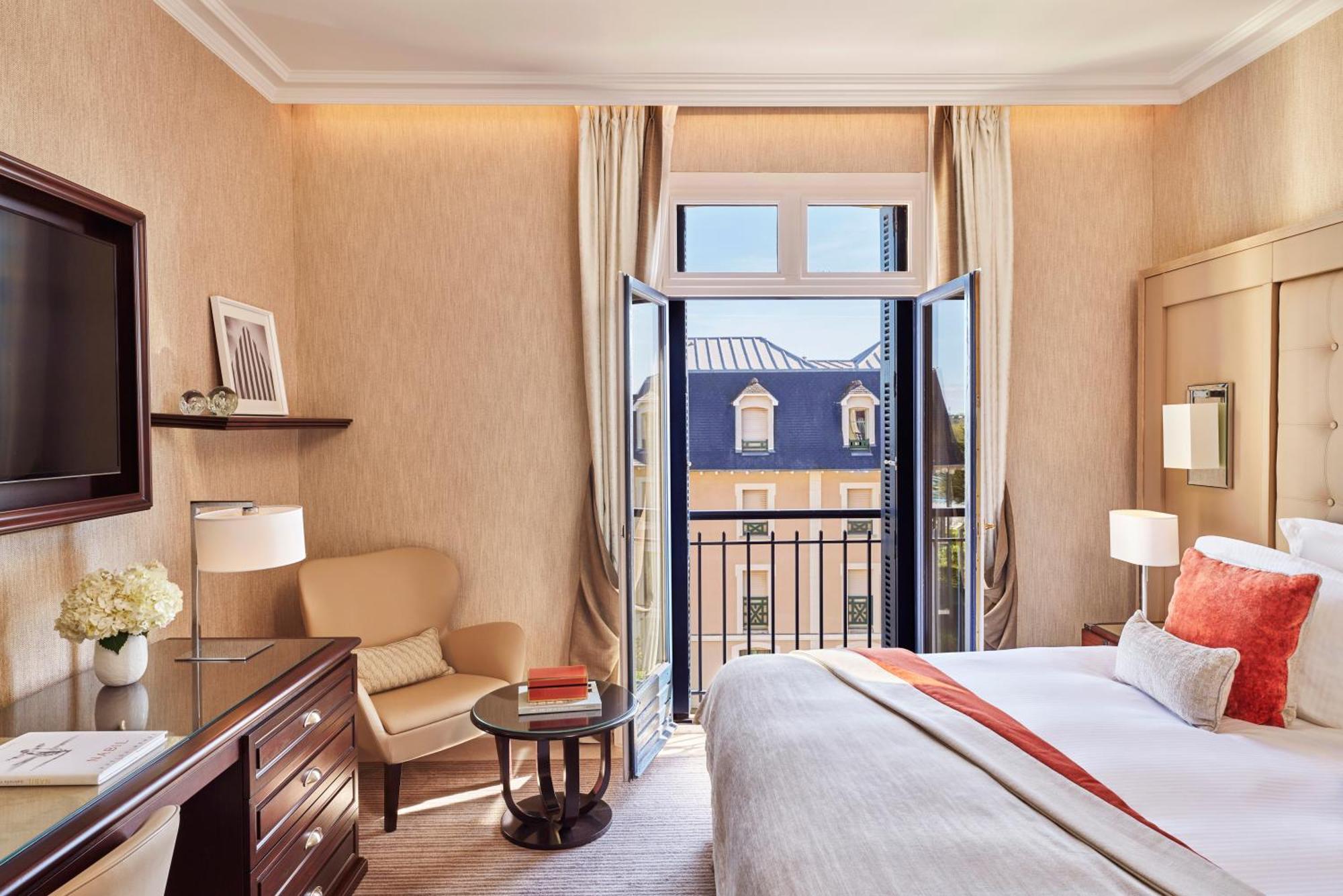 Hotel Barriere Le Grand Hotel Dinard Exterior photo