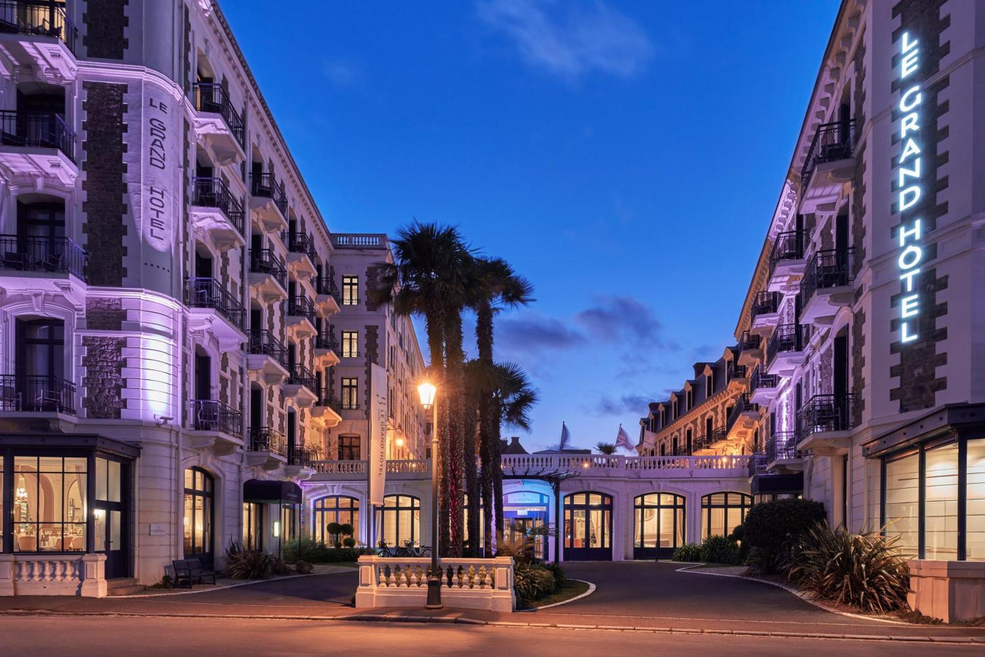 Hotel Barriere Le Grand Hotel Dinard Exterior photo