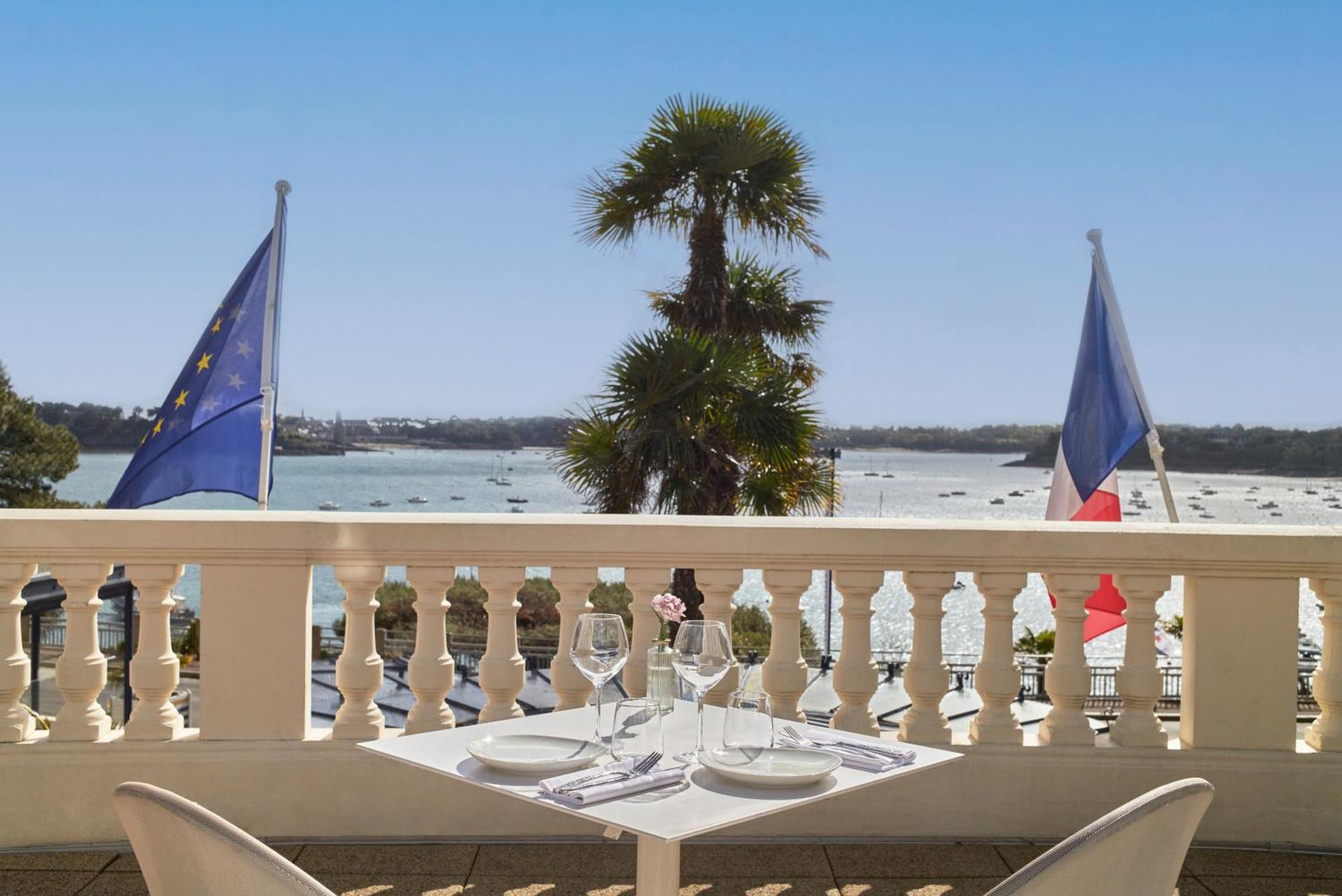 Hotel Barriere Le Grand Hotel Dinard Exterior photo