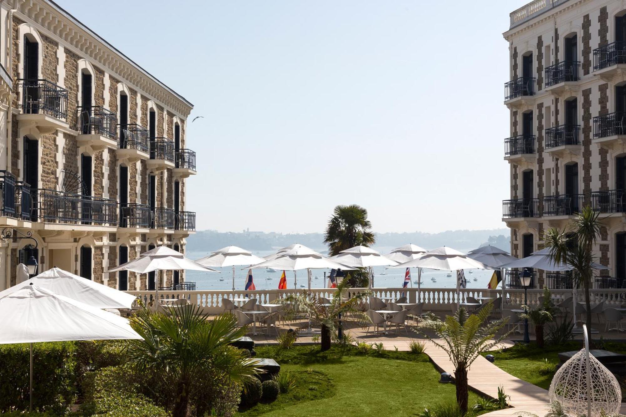 Hotel Barriere Le Grand Hotel Dinard Exterior photo